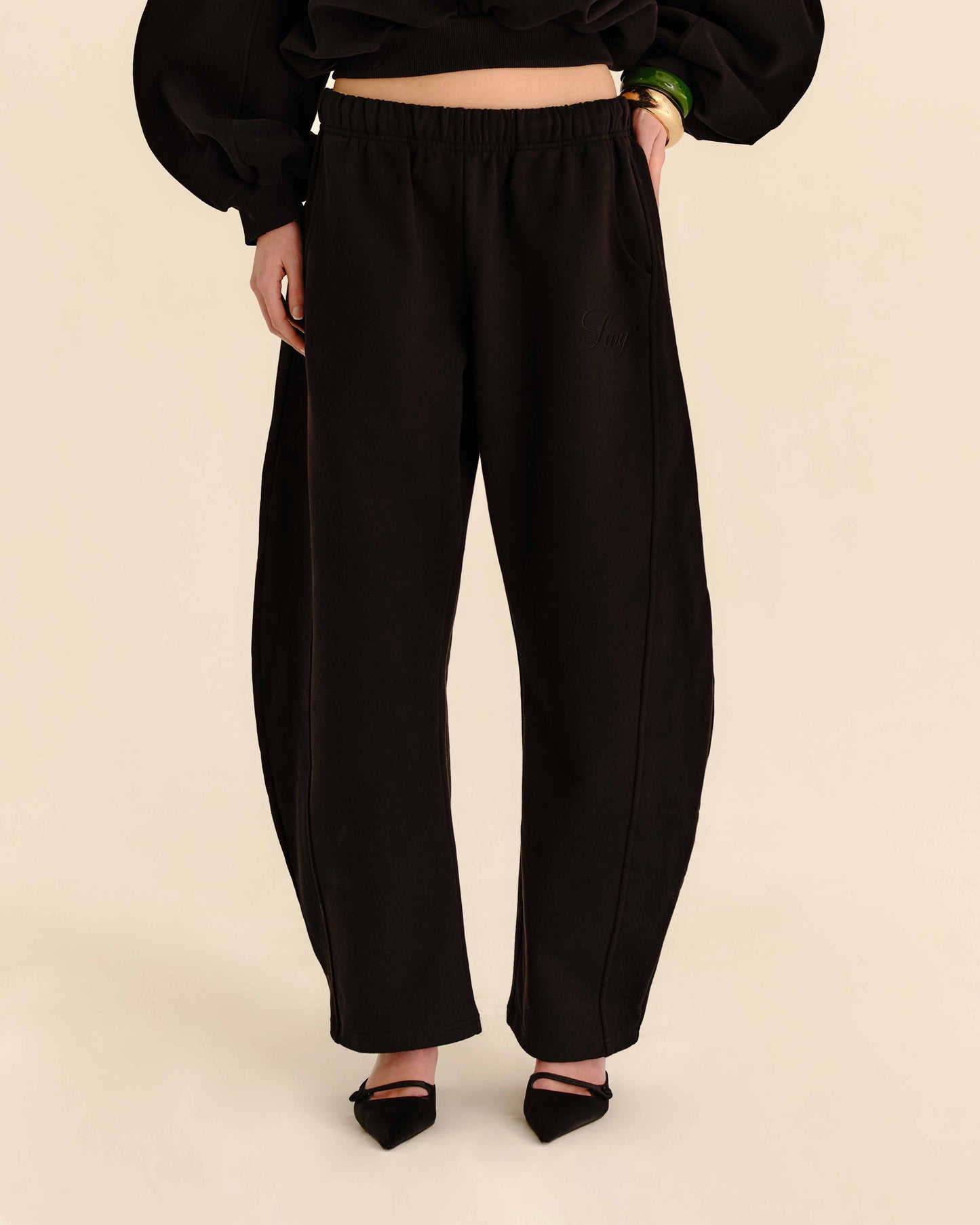 Horseshoe Sweatpants Jet Black - half-length front view